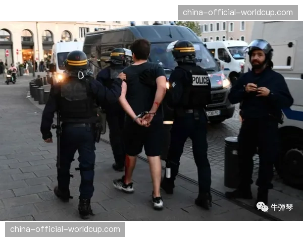 英国警方宣布逮捕三名涉嫌在网络威胁欧冠边裁的犯罪嫌疑人